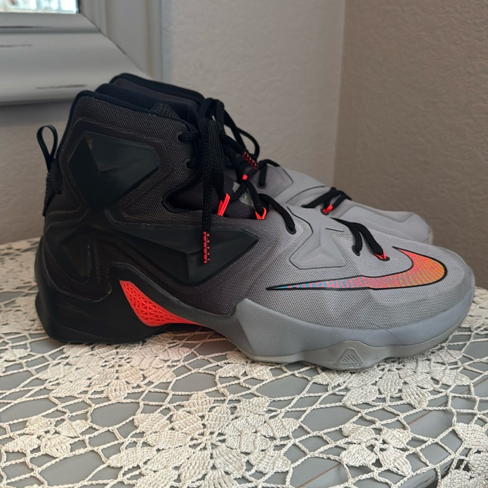 Lebron James NIKE ON COURT XIII size 11 shoes men’s